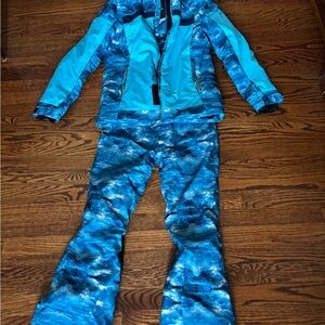 Descente Girls Blue, White and Black Ski Jacket & matching snow pants